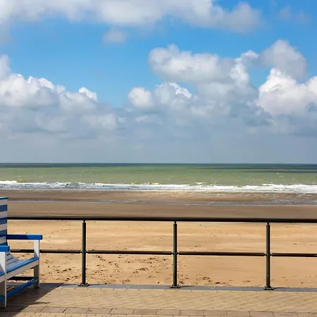 Flat In Ostend Near The Seafront, Cleaning Included Апартаменты *