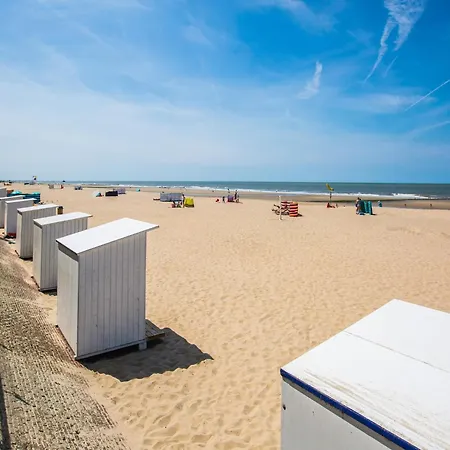 Апартаменты Flat In Ostend Near The Seafront, Cleaning Included Миделкерк